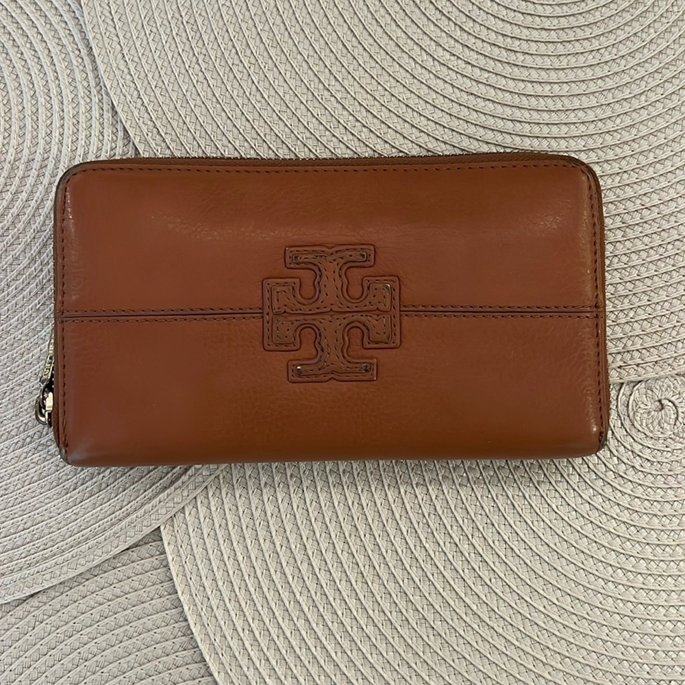 Tory Burch Zippy Wallet